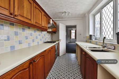 2 bedroom terraced house to rent - Photo 4