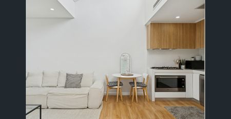 Jade Gardens: Heavenly Top Floor Chic Apartment With Light, Tree Top Views, Skylight, High Ceilings, Lift Access, Walk to Bayside, Train, Bus & Cafes - Photo 5