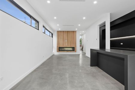 3A Emerald Street, Narrabeen NSW 2101 - House For Rent | Domain - Photo 5
