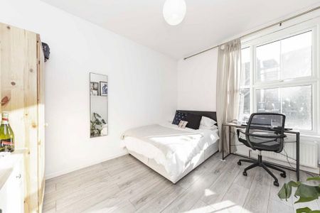 4 bedroom flat to rent - Photo 4