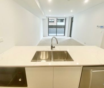 Ground Floor Unit with Courtyard&excl;&excl; - Photo 6