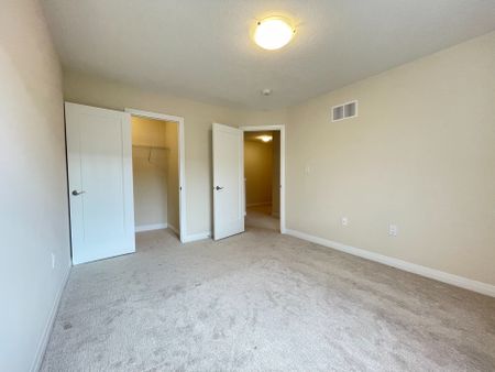 For Lease - 33 Laguna Village Crescent, Hamilton, Ontario - Photo 5