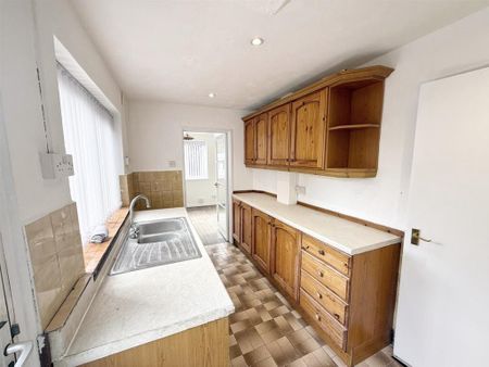 3 bedroom semi-detached house to rent - Photo 2