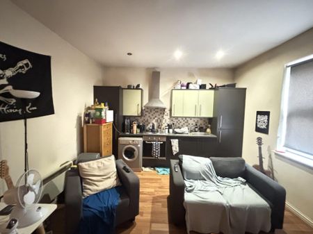 79 Flat 4 Brudenell Grove, Leeds, LS6 1HR - Photo 3