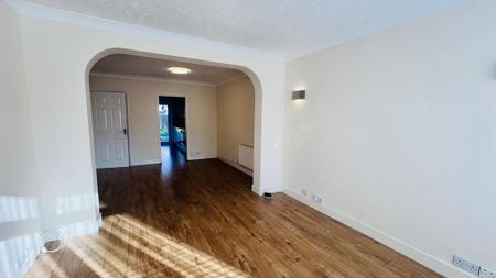 3 bedroom terraced house to rent - Photo 3