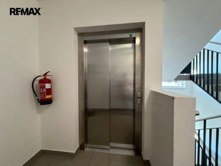 Exkluzivně nabízím pronájem bytu 1+kk/lodžie/sklep, který je upravený na 2+kk - Photo 4