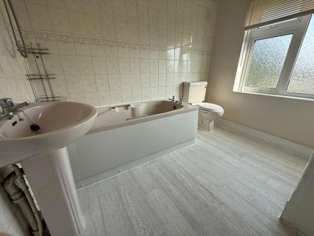 3 bedroom detached house to rent - Photo 5