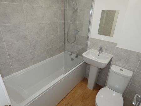 2 bed House - To Let - Photo 2