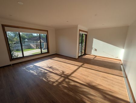 Neat Villa in a Quiet Complex - Photo 2