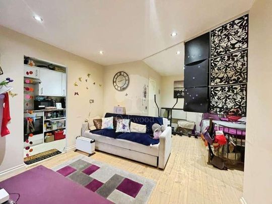 Bader Gardens, Slough, SL1 - Photo 1