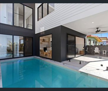 Luxury Coastal Living - 150m from Shelly Beach - Photo 3