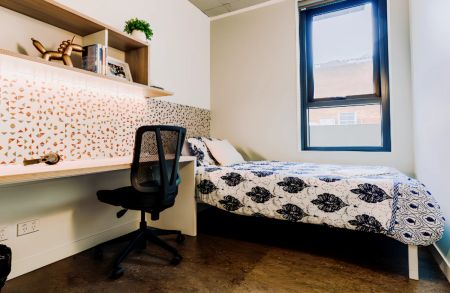 Standard Room in 6-Bed Apartment - Photo 4