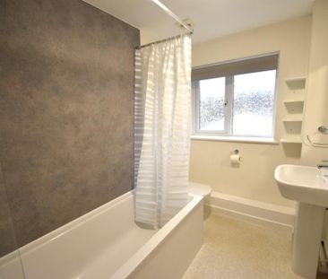 3 bedroom semi-detached house to rent - Photo 3