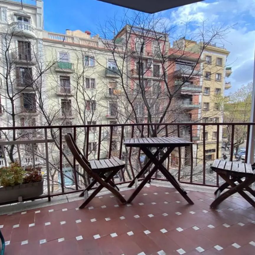 3-bedroom apartment for rent in El Camp de l'Arpa del Clot, bills included. - Photo 1