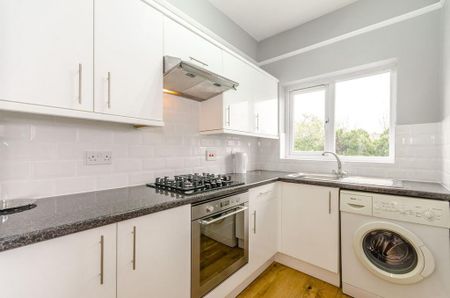 3 bedroom flat to rent - Photo 5