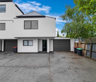 Low maintenance on the city fringe - Photo 3