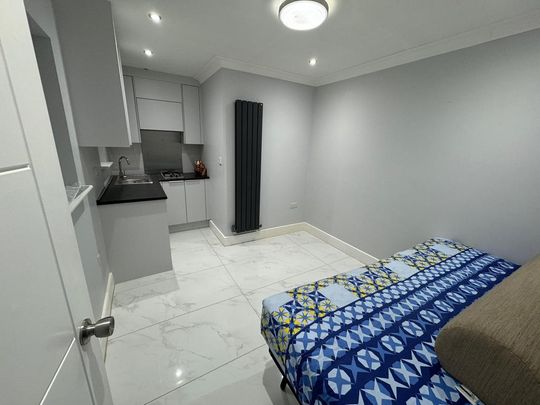 Studio to rent - Photo 1