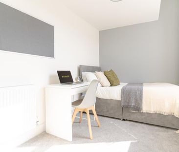 Stansted #70 - Photo 5