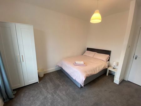 Room in a Shared House, St. Marys Square, W5 - Photo 3