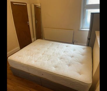 Room in a Shared Flat, High Road, NW10 - Photo 4