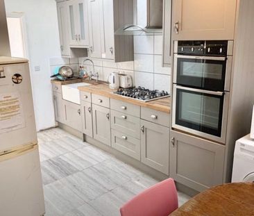 Room in a Shared House, Ernest Street, E1 - Photo 5