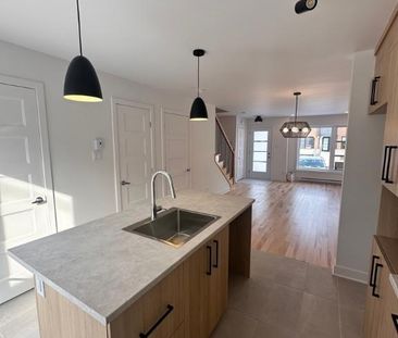 MAISON DE VILLE NEUVE À LOUER - SAINT-JACQUES - Photo 1