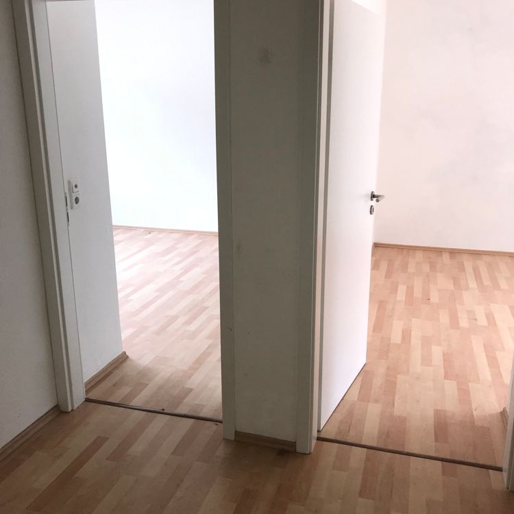 °Sie kochen gern…dann könnte Ihnen diese Küche gefallen° 2 Zimmer mit Balkon+ Keller im 1.OG - Foto 1