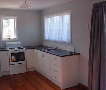 Charming 2BR Home - Photo 5