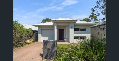 MODERN 3 BEDROOM HOME GREAT LOCATION - Photo 3