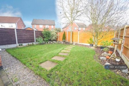 2 bedroom semi-detached house to rent - Photo 4