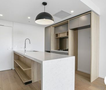 Corner 2-Bedroom 2-Bathroom Apartment with City Views I Pellicano L... - Photo 5