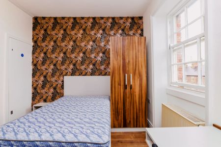 Flat 3-Bedroom B - Photo 3