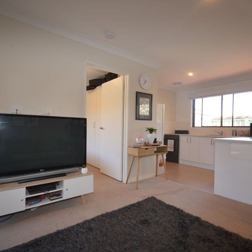 FULLY FURNISHED - CONTACT AGENT FOR AVAILABILITY - Photo 1