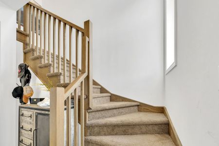 For Lease - 241 Longboat Run, Brantford, Ontario - Photo 2