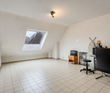 Ruime duplex (144m²) te huur centrum Halle, met 2 slpks, terras en ... - Photo 6