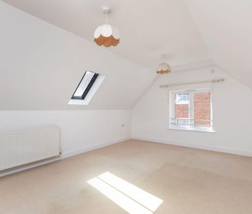 3 bedroom mews to rent - Photo 6