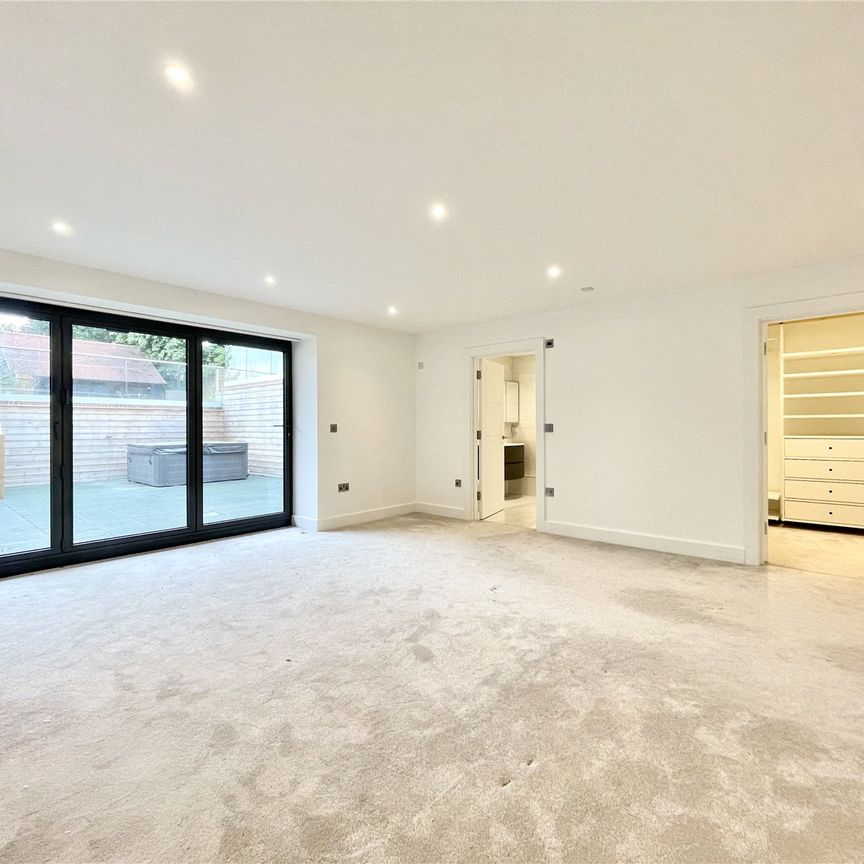 The Stables, Allum Lane - Photo 1