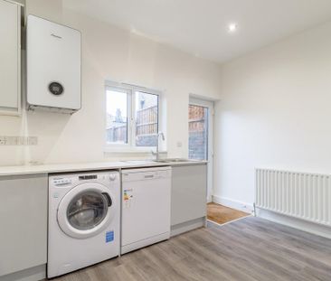 2 bedroom semi-detached house to rent - Photo 6