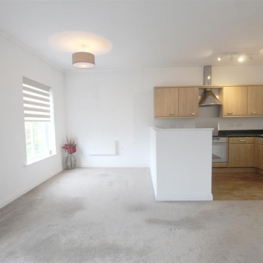 2 bedroom Flat To Let - Photo 1