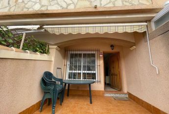 Alquiler de chalet adosado en Calle los Rosales