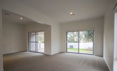 Large Four-Bedroom Family Home - Photo 2