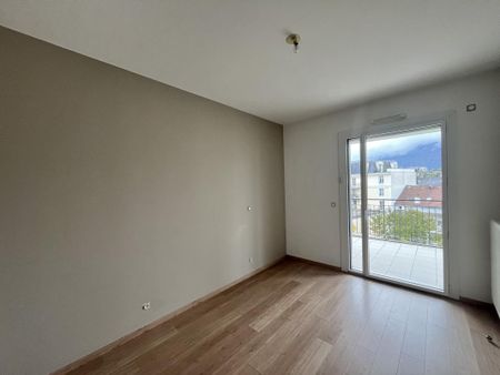 Location Appartement 4 pièces 90m² AIX LES BAINS 73100 - Photo 2