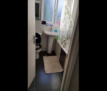 Room in a Shared House, Springfield Drive, IG2 - Photo 5