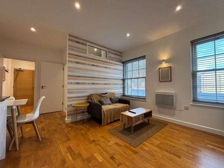 Clarence Street, Staines-upon-thames, Surrey, TW18 - Photo 3