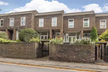 4 bedroom terraced house to rent - Photo 5