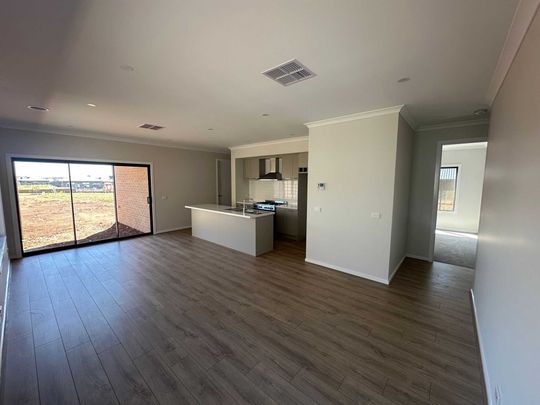 Modern Living with Comfort, Space, and Style - Photo 1