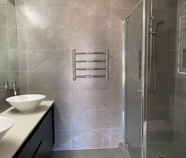 Stunning Family Home in Manzeene Estate - Photo 2