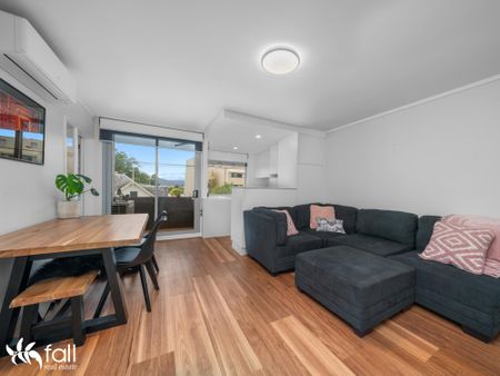 Charming, Sunlit Apartment in the Heart of Battery Point - Photo 3