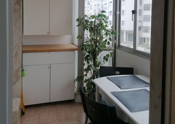 Partilho apartamento com jovem profissional ou estudante