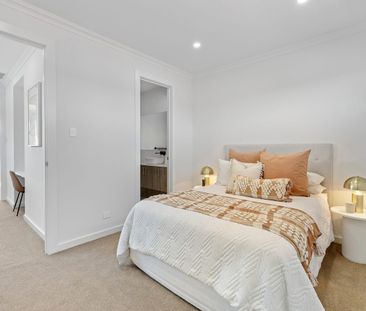 Beautifully Finished Near-New Townhouse - Photo 5